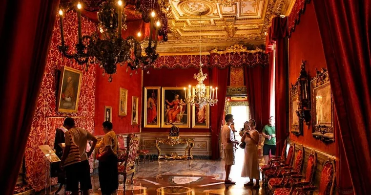 Rom: Palazzo Colonna mit Galerie, Apartments & Gärten